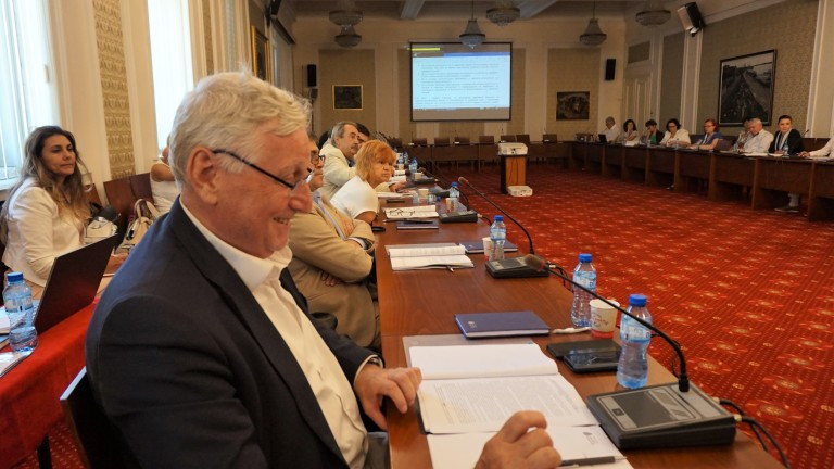 Икономическият и социален съвет реши да критикува здравната политика в епидемията