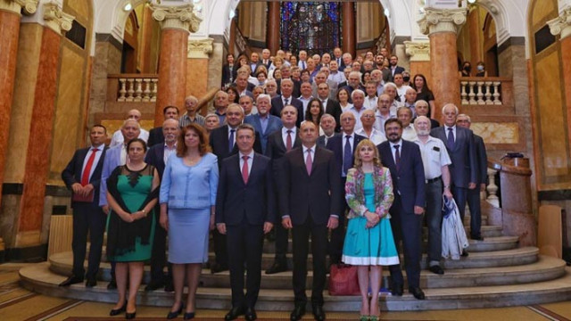 Предизвикателствата и наследените проблеми пред това служебно правителство са ужасно