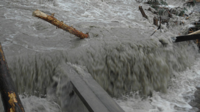 Община Котел отмени частичното бедствено положение обявено след наводнението причинено от обилни валежи
