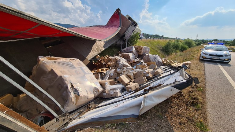 Две жени са пострадали в катастрофа на АМ Тракия. Временно