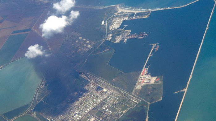 Във връзка с експлозията в петролна рафинерия на 25 км