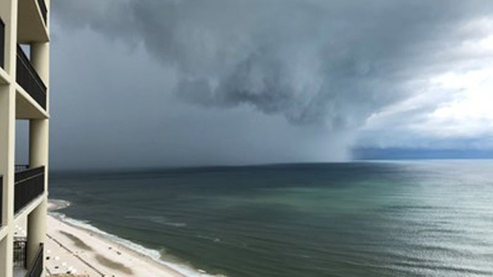 Тропическата буря Елза се усили днес до първия за този