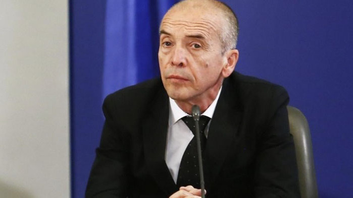 Доц. Мангъров не иска ваксина срещу коронавируса, остава и без сертификат
