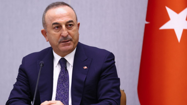 Турският външен министър Мевлют Чавушоглу заплаши че Турция ще започне