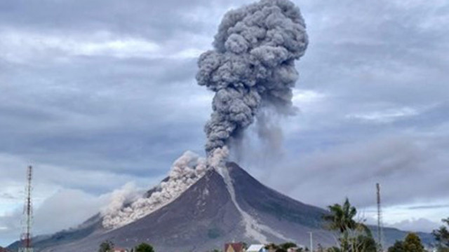 Повече от 2000 души са избягали от изригването на вулкан