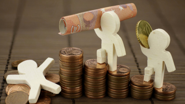 Правя добри пари но средствата си отиват бързо и не