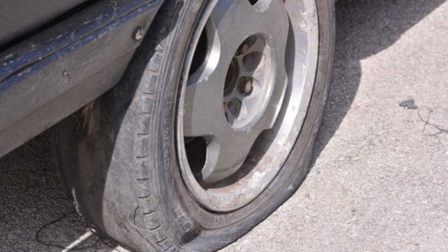 Десетки коли в столичния кв Борово осъмнаха с нарязани гуми