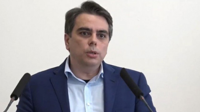 Служебният финансов министър Асен Василев се оправда за решението на