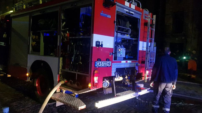 Запали се хотел край Созопол, информацията е на БТВ. Покривът на