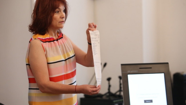 Една от трите машини използвани за пробно гласуване и обучение