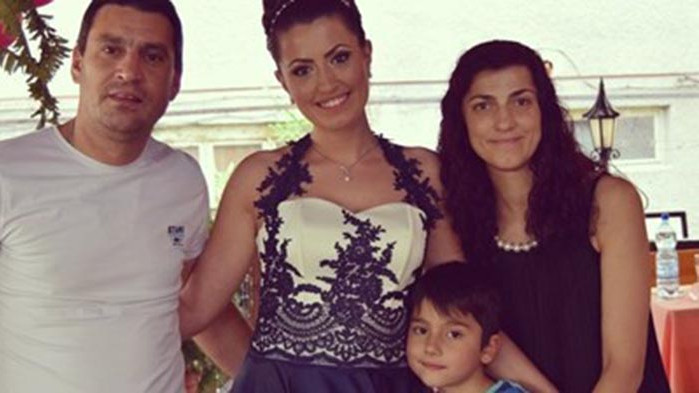 Леко напомняне, че все още чакаме истината, написа на страницата