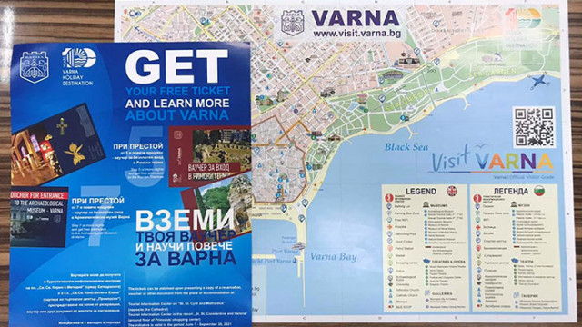 Безплатни туристически рекламни карти се раздават на гостите в местата