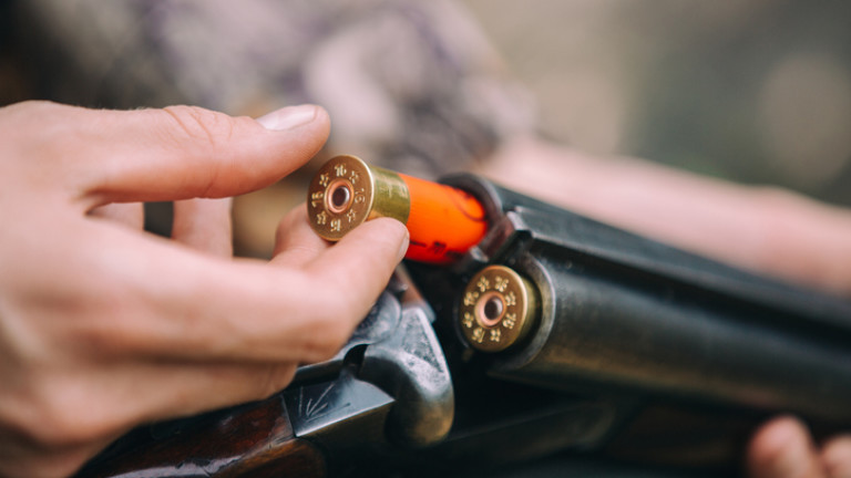 Простреляха мъж и жена по време на лов във Врачанско, съобщават