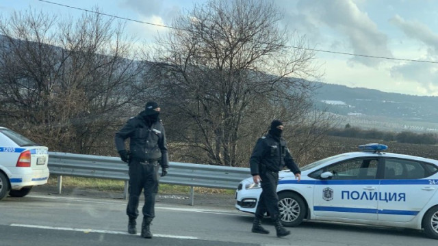 Трима арестувани при спецакция в кв. „Победа“