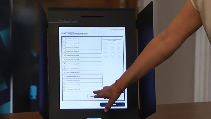 Дават още 5,9 млн. лв. по бюджета на ЦИК за машинното гласуване