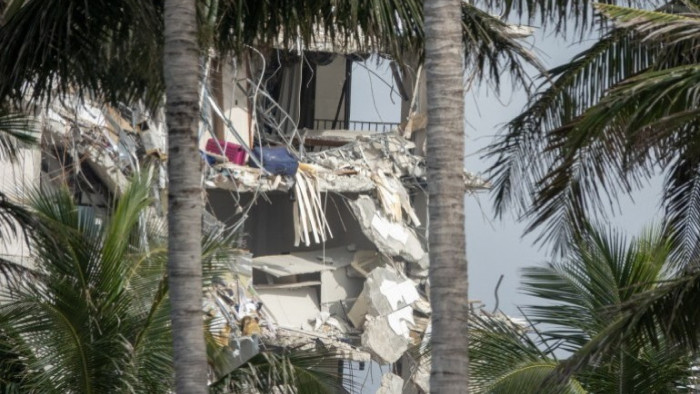 46 са вече жертвите на рухналата сграда във Флорида