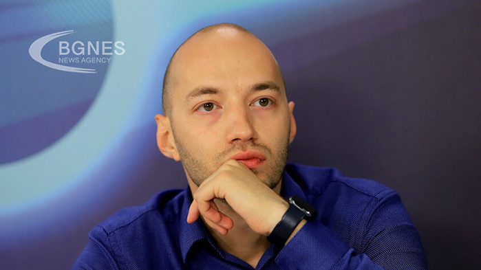 През 2001 и 2009 г. политическите взривове, наречени НДСВ и