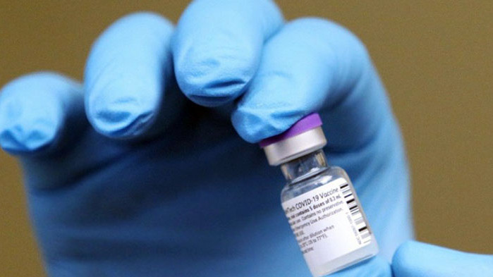 "Пфайзер" обмисля за прилагане на трета доза от ваксината