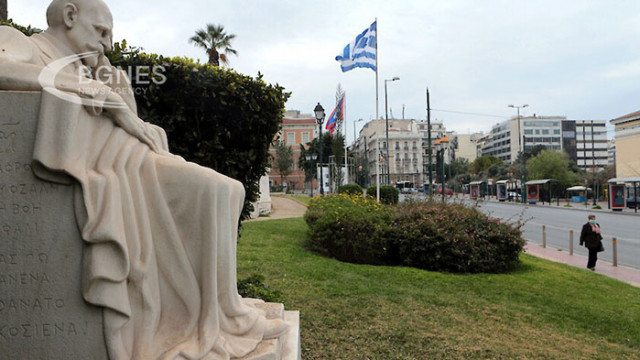 Новите заразени с коронавирус в южната ни съседка отбелязаха нов