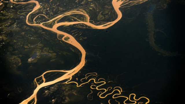 Безспорно най голямата река в света е Амазонка Водните й