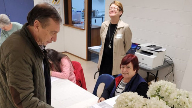 Избирателните секции в Оукланд и Крайстчърч в Нова Зеландия отвориха