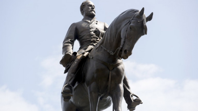 Статуя на генерал Робърт Е Лий най известният генерал на силите