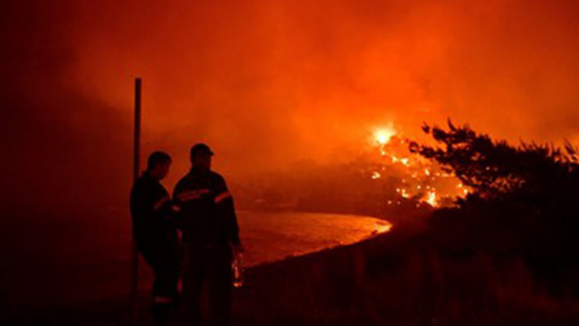 Пожар е избухнал днес в квартал Панорама на атинското крайбрежно