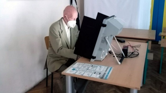 И бившият премиер Симеон Сакскобургготски гласува на изборите за 46 то