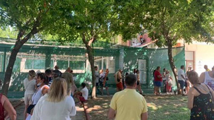 И секционната комисия в Комотини се оказа под обсада от