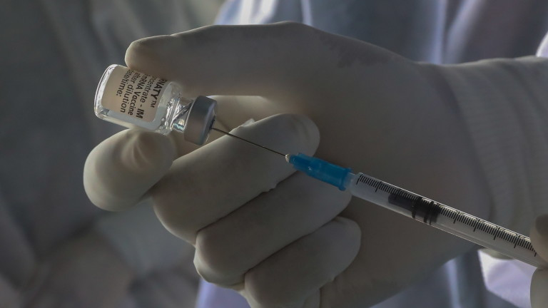 Представители на производителя на ваксини срещу COVID-19 Pfizer Inc ще