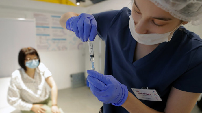 Общо 1345 души се ваксинираха срещу COVID-19 през уикенда в