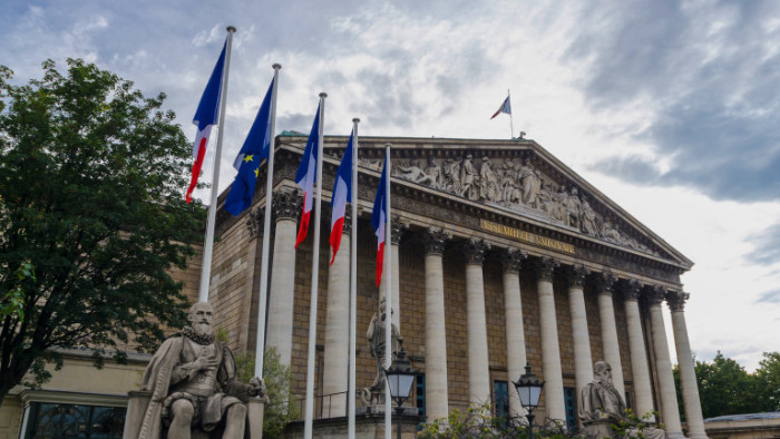 Франция ще проведе президентски избори пред април 2022 г. Това съобщи