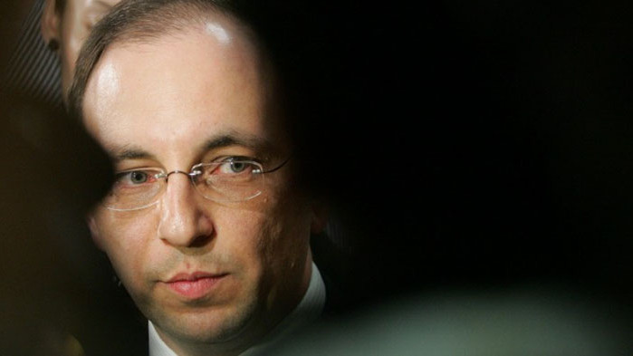 Слави Трифонов предварително не бил разговарял с никого от партията