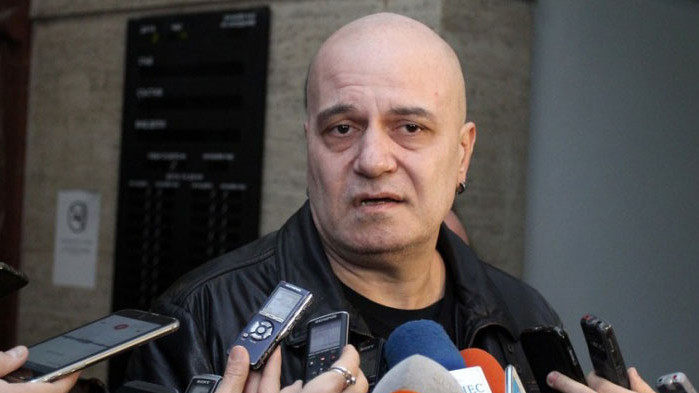 Закупуването на таблети за учители и ученици би било добър