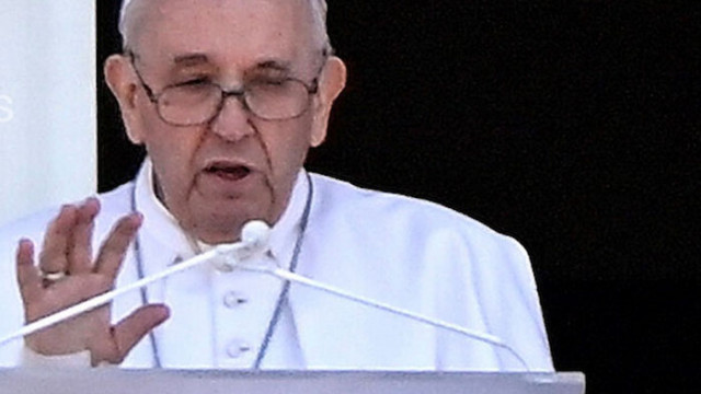 Папа Франциск е дълбоко трогнат от тъжната новина за опустошителното