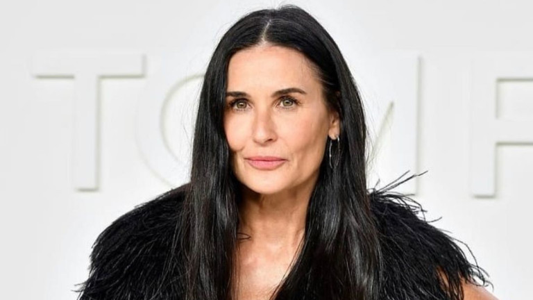 Ваканцията на Деми Мур в Гърция продължава и актрисата не