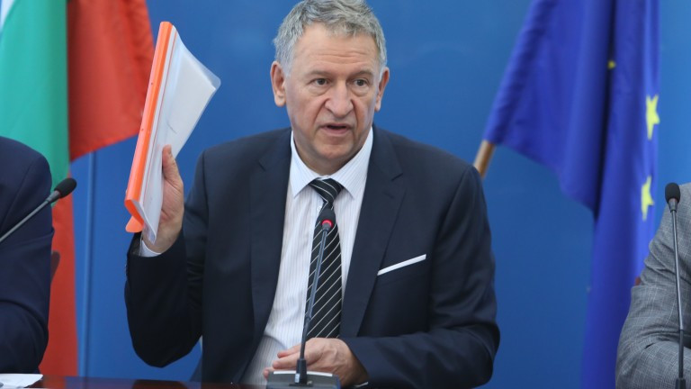 Кацаров готов да доказва правотата си за "Пирогов" с документи