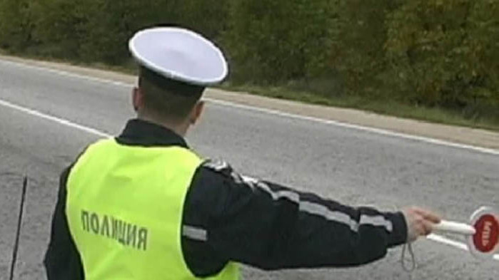 Моторист блъсна полицай в София при опит за проверка