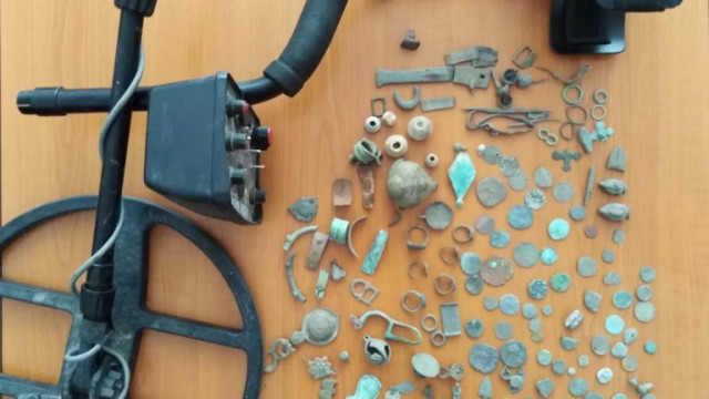 Археологически предмети, старинни монети и дрога иззеха при спецакция в Ямбол