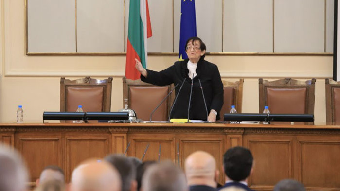Депутатите пак ще си заседават в старата сграда, Мика Зайкова отново открива парламента