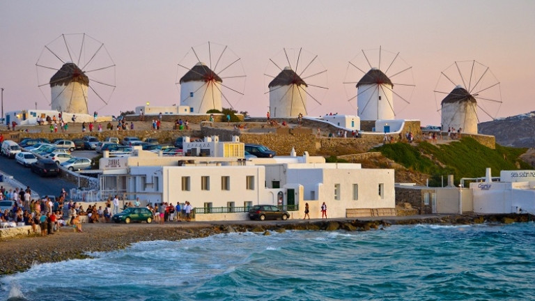 На гръцките курортни острови вече има недостиг от помещения за туристи в карантина.