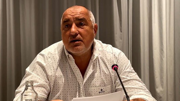 Цялата страна видя, че Кацаров е лъжеч, обаче Радев стои