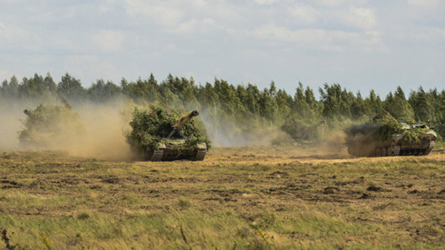 Руски танкове разположени в база на Москва в Таджикистан са