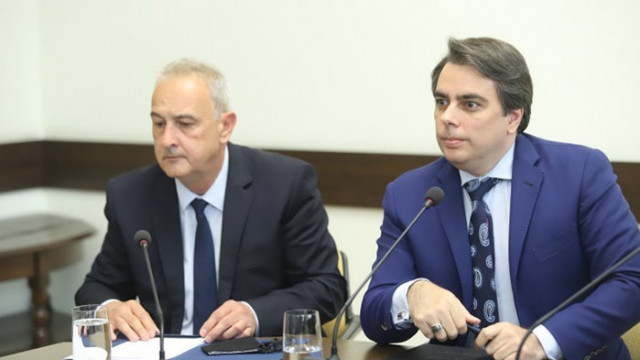 Служебното правителство приключва а министър Василев още не е представил