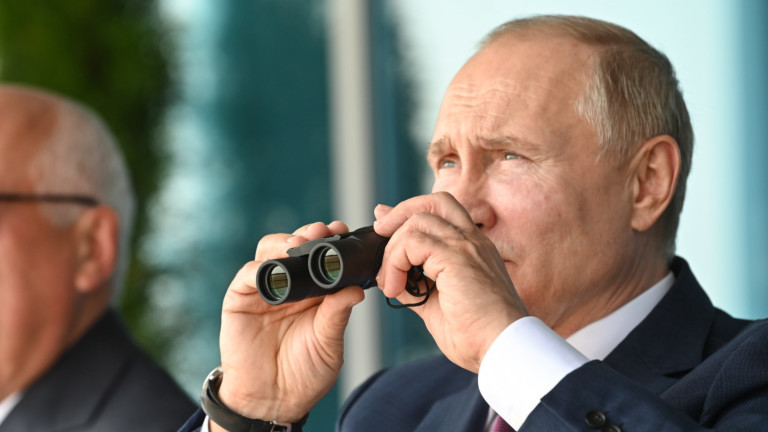 Путин се радва на нов изтребител и се прехласва по ВВС на Русия