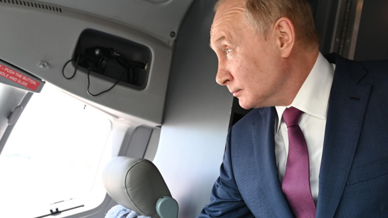 Путин се радва на нов изтребител и се прехласва по ВВС на Русия