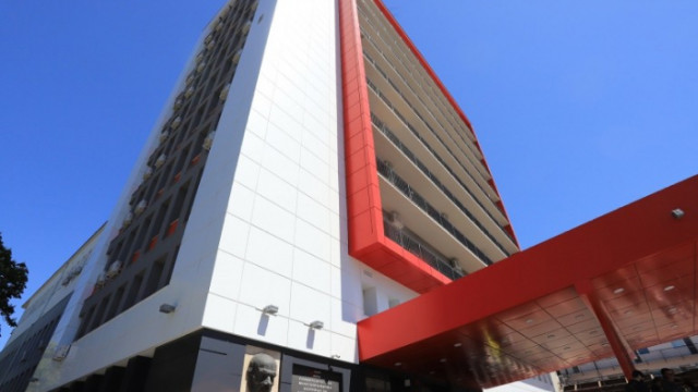 За пореден ден служителите на Пирогов излизоха на протест пред