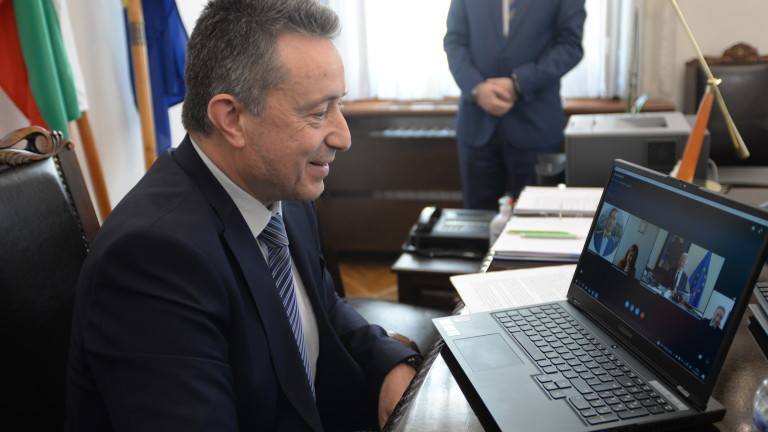 Висшият съдебен съвет трябва да се произнесе по същество по