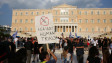 Сълзотворен газ и водни оръдия срещу антиваксъри в Атина