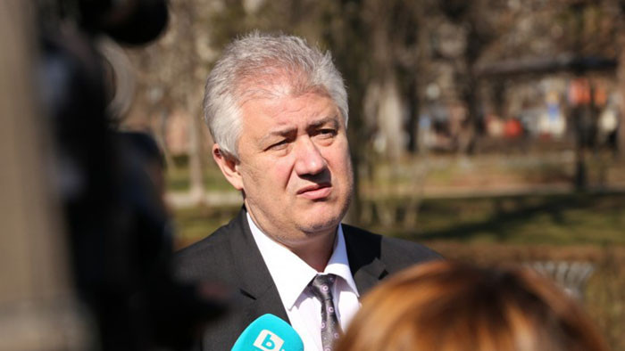 Проф. Асен Балтов е бил изписан от Пирогов“, пише 24 часа“.